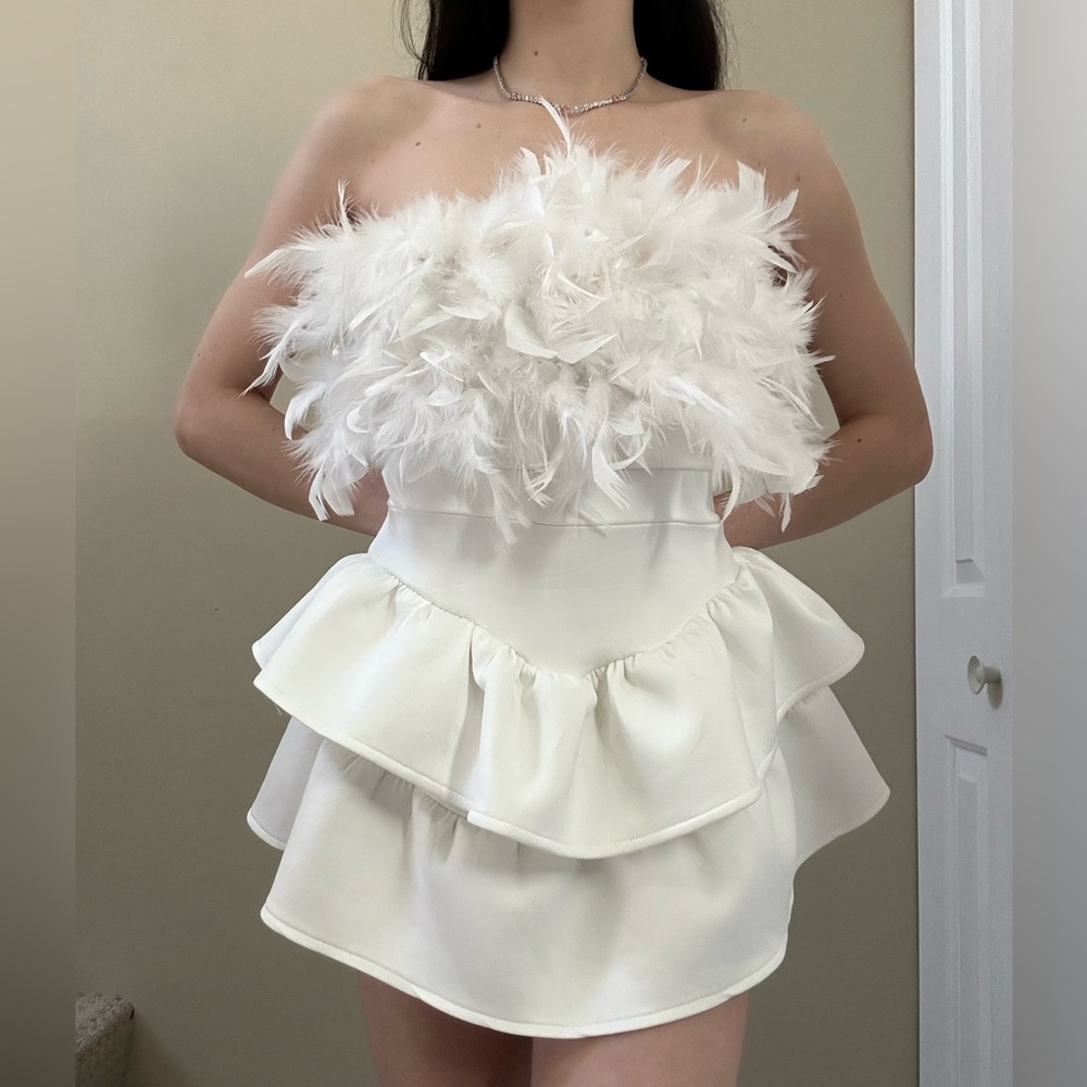 Elegant White Feathered Strapless Dress
